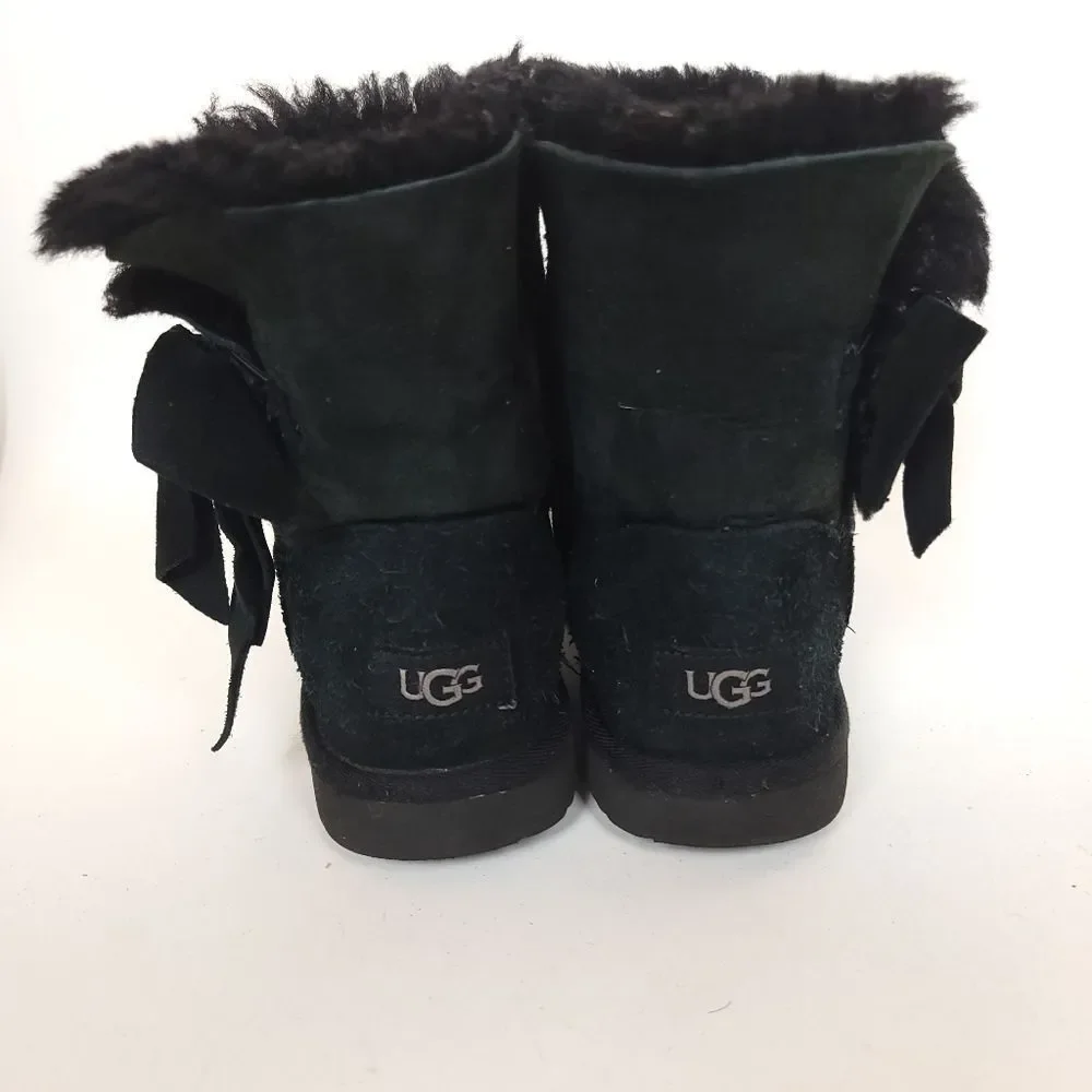 UGG Girls Mini Bailey Bow II Boots Black Sheepskin Water Resistant Youth Size 2